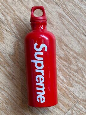 *RARE* Supreme x SIGG Traveller Water Bottle